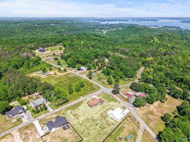 1008 Junkins Road, Guntersville, AL 35976