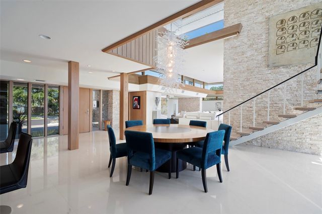 10 BRIGHTWATERS CIRCLE NE, St Petersburg, FL 33704