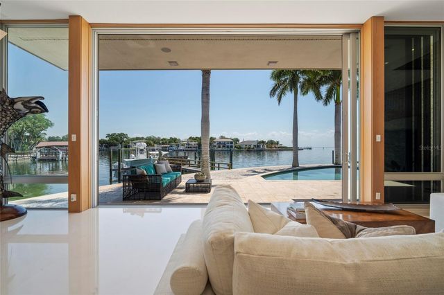 10 BRIGHTWATERS CIRCLE NE, St Petersburg, FL 33704