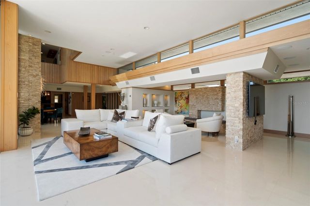 10 BRIGHTWATERS CIRCLE NE, St Petersburg, FL 33704