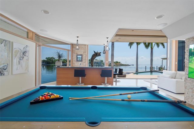 10 BRIGHTWATERS CIRCLE NE, St Petersburg, FL 33704