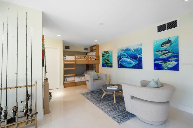 10 BRIGHTWATERS CIRCLE NE, St Petersburg, FL 33704