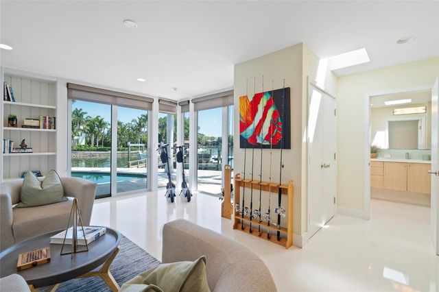 10 BRIGHTWATERS CIRCLE NE, St Petersburg, FL 33704