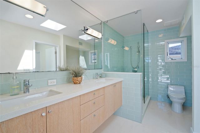 10 BRIGHTWATERS CIRCLE NE, St Petersburg, FL 33704