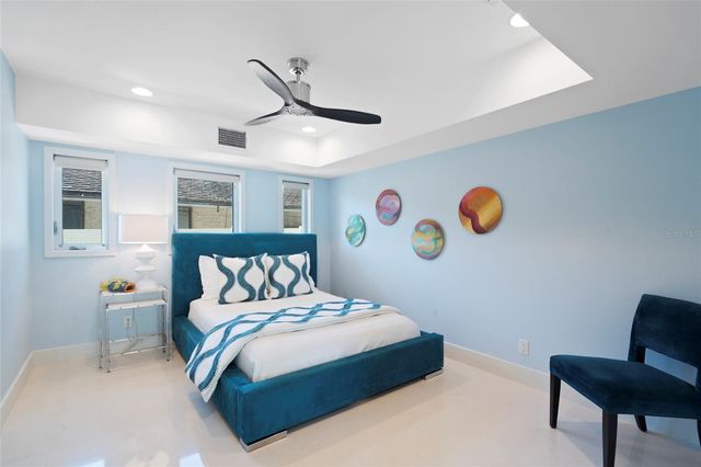 10 BRIGHTWATERS CIRCLE NE, St Petersburg, FL 33704