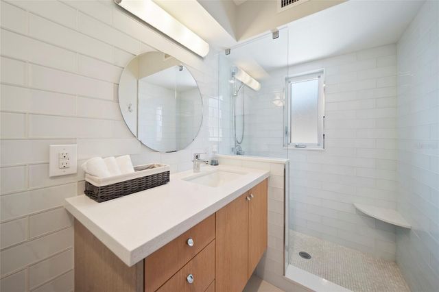 10 BRIGHTWATERS CIRCLE NE, St Petersburg, FL 33704