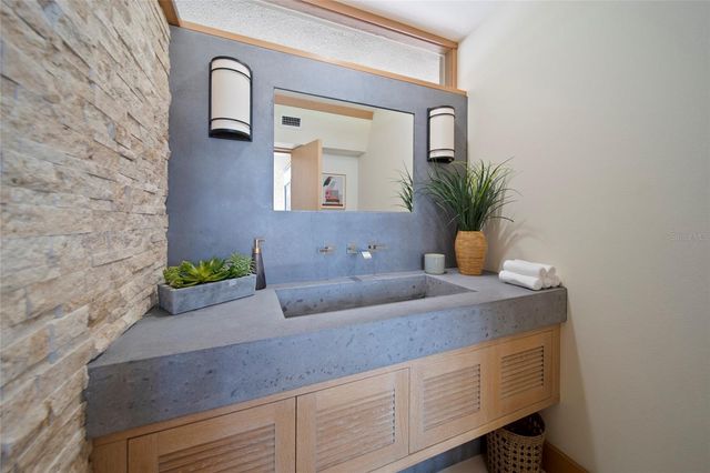 10 BRIGHTWATERS CIRCLE NE, St Petersburg, FL 33704