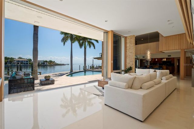 10 BRIGHTWATERS CIRCLE NE, St Petersburg, FL 33704