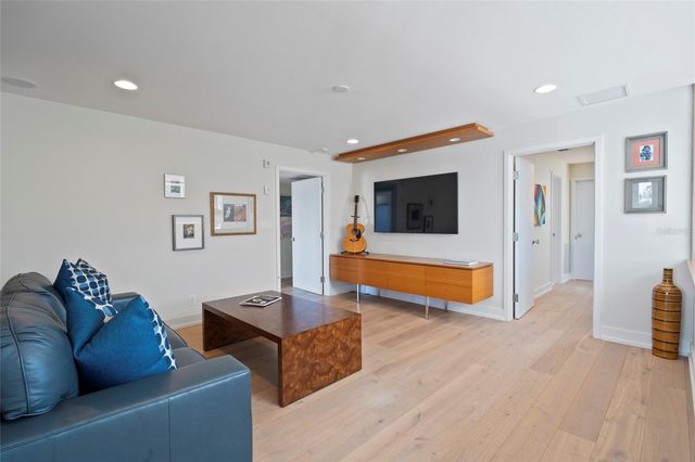 10 BRIGHTWATERS CIRCLE NE, St Petersburg, FL 33704