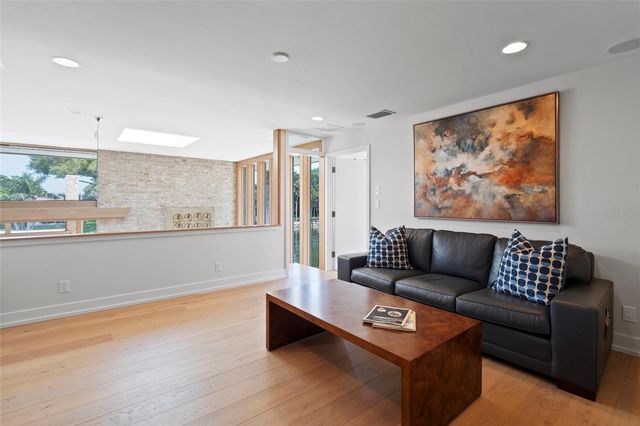 10 BRIGHTWATERS CIRCLE NE, St Petersburg, FL 33704