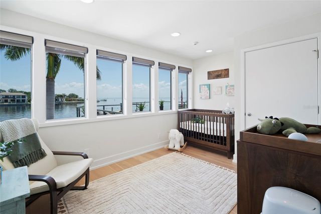 10 BRIGHTWATERS CIRCLE NE, St Petersburg, FL 33704