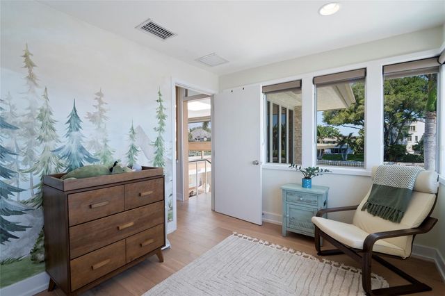 10 BRIGHTWATERS CIRCLE NE, St Petersburg, FL 33704