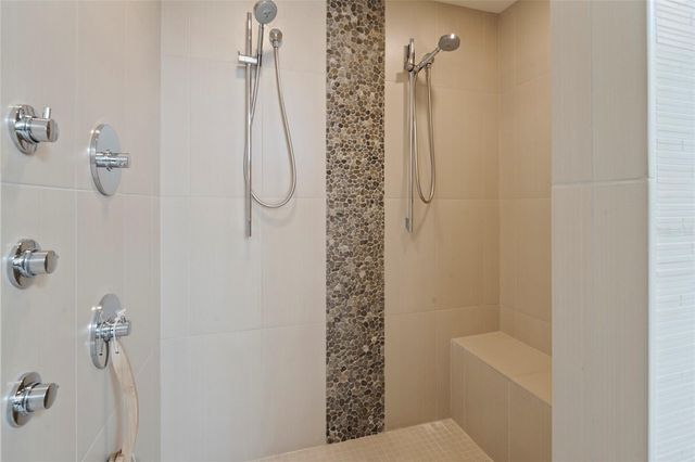 10 BRIGHTWATERS CIRCLE NE, St Petersburg, FL 33704