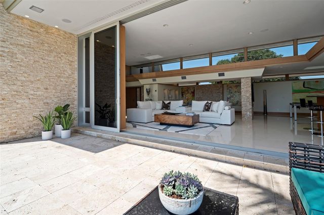 10 BRIGHTWATERS CIRCLE NE, St Petersburg, FL 33704