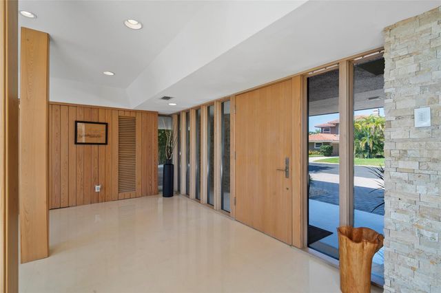 10 BRIGHTWATERS CIRCLE NE, St Petersburg, FL 33704