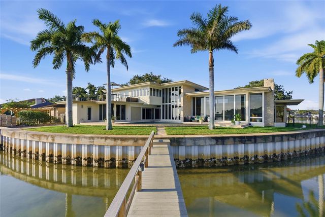 10 BRIGHTWATERS CIRCLE NE, St Petersburg, FL 33704