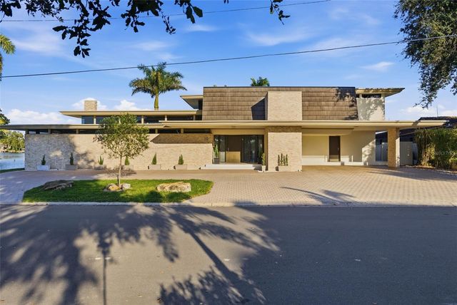 10 BRIGHTWATERS CIRCLE NE, St Petersburg, FL 33704