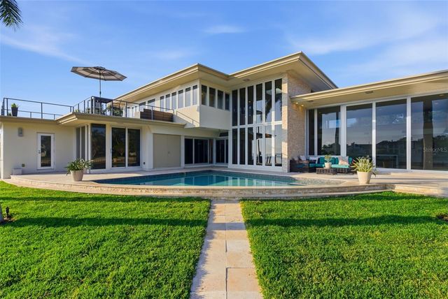 10 BRIGHTWATERS CIRCLE NE, St Petersburg, FL 33704