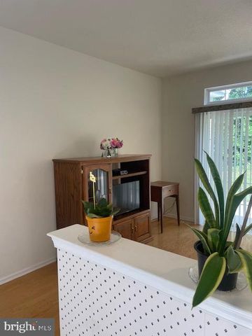 28 SPRING MEADOW DR, Lakewood, NJ 08701