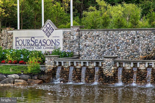 28 SPRING MEADOW DR, Lakewood, NJ 08701