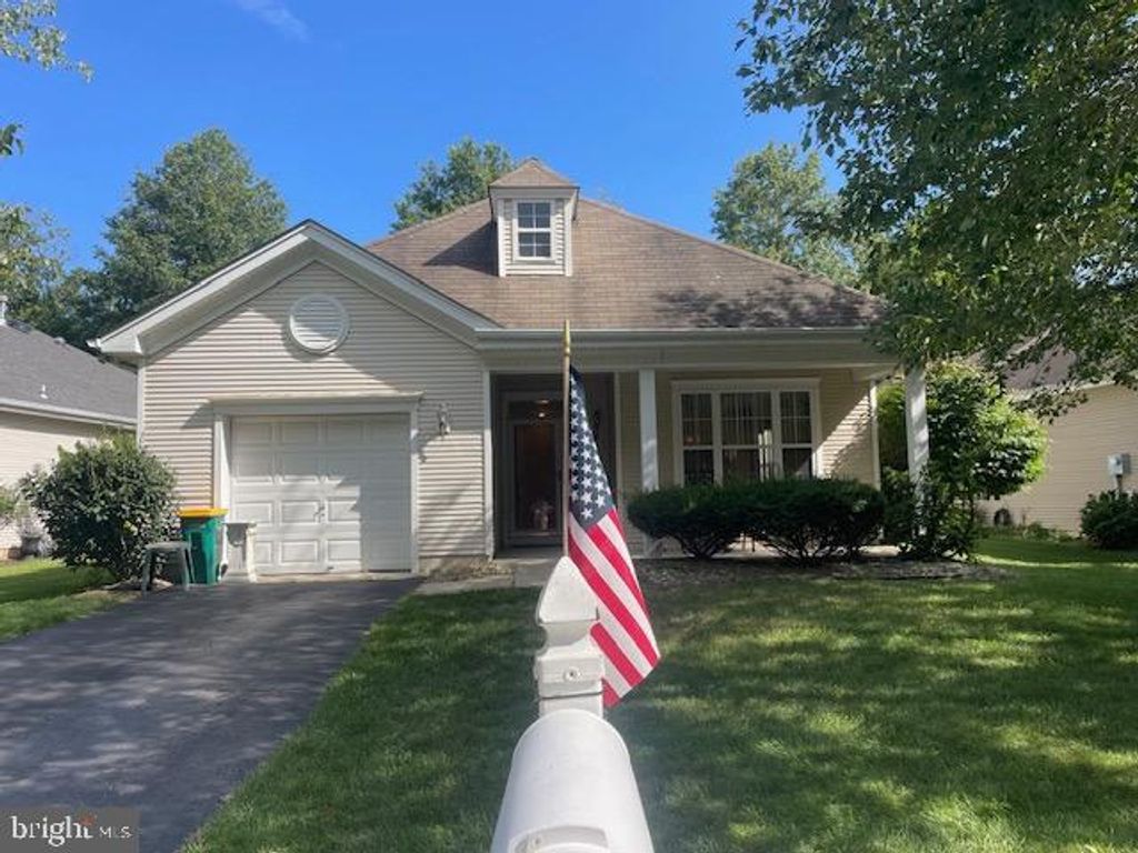 28 SPRING MEADOW DR, Lakewood, NJ 08701