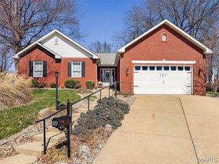 127 Meadowbruck Lane, Shiloh, IL 62221