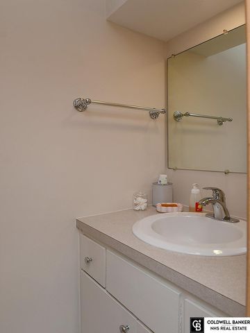 5014 S 77Th Avenue, Ralston, NE 68127