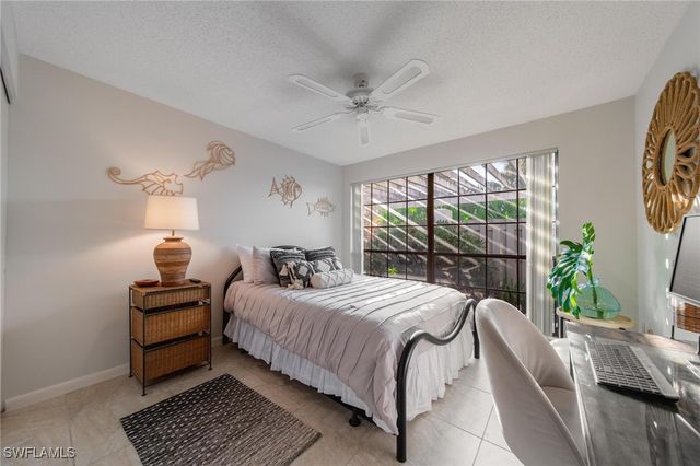 878 Meadowland DR G, Naples, FL 34108