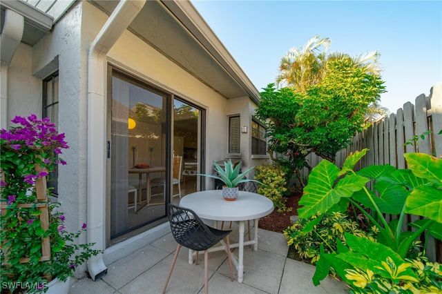878 Meadowland DR G, Naples, FL 34108