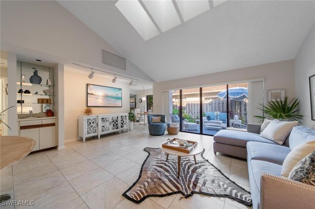 878 Meadowland DR G, Naples, FL 34108