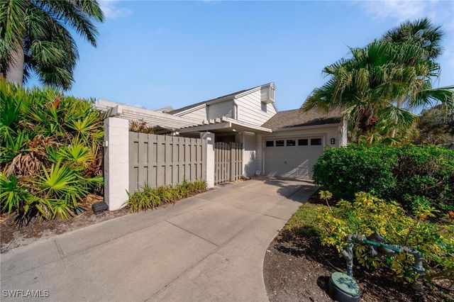 878 Meadowland DR G, Naples, FL 34108