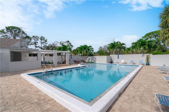 878 Meadowland DR G, Naples, FL 34108