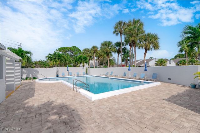 878 Meadowland DR G, Naples, FL 34108