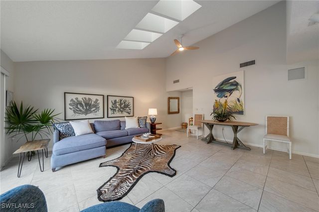 878 Meadowland DR G, Naples, FL 34108