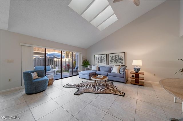 878 Meadowland DR G, Naples, FL 34108