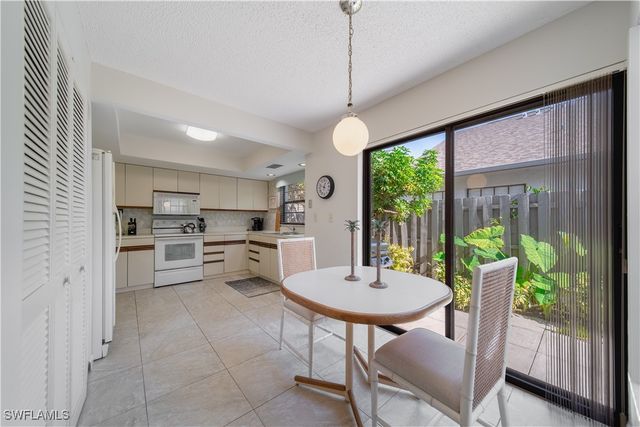 878 Meadowland DR G, Naples, FL 34108