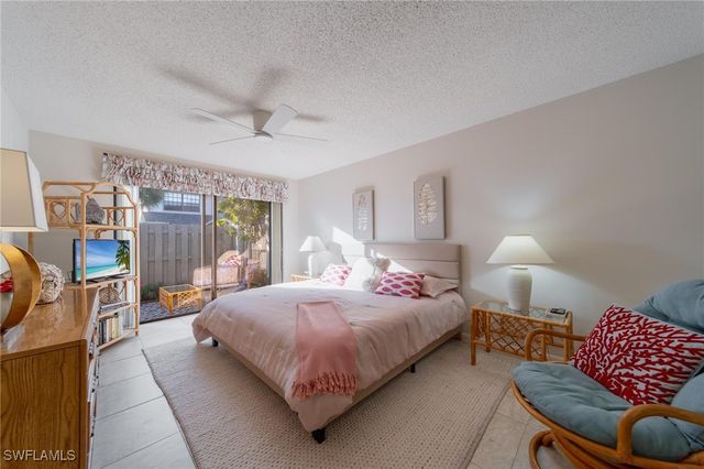 878 Meadowland DR G, Naples, FL 34108