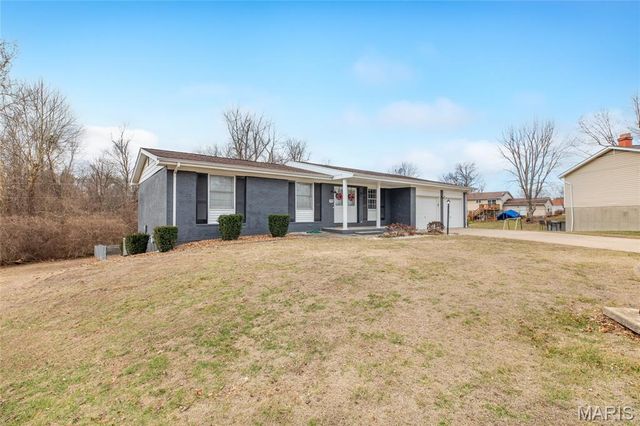 5000 Cavalier Court, Godfrey, IL 62035