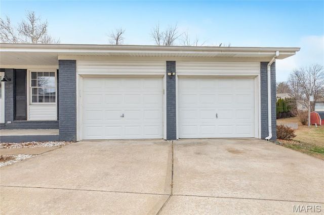 5000 Cavalier Court, Godfrey, IL 62035