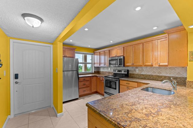 1069 Hillsboro Mile Hillsboro Mile 503, Hillsboro Beach, FL 33062