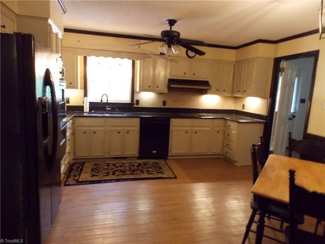 4915 Warfield Drive, Greensboro, NC 27406