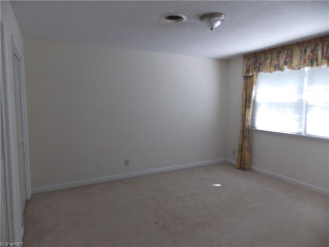 4915 Warfield Drive, Greensboro, NC 27406