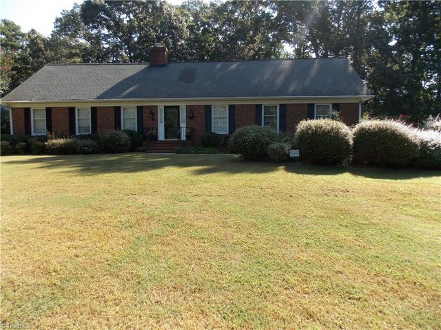 4915 Warfield Drive, Greensboro, NC 27406