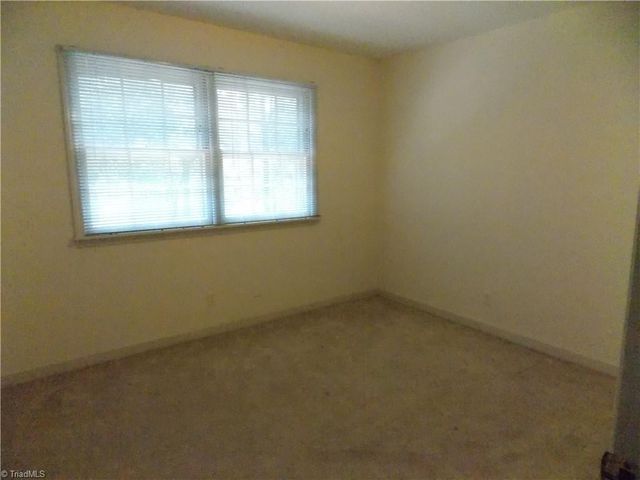 4915 Warfield Drive, Greensboro, NC 27406