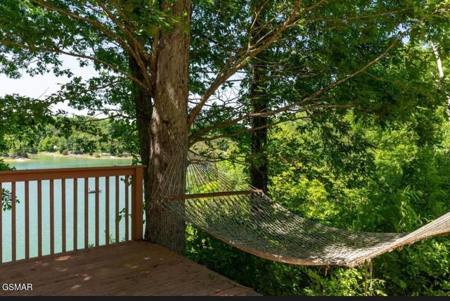 2145 Stillhouse Road, Dandridge, TN 37725