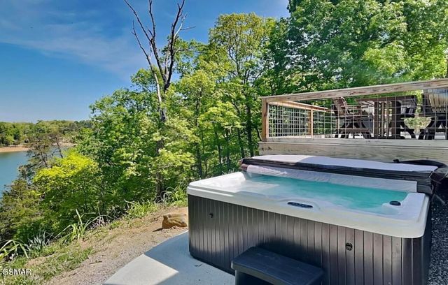 2145 Stillhouse Road, Dandridge, TN 37725