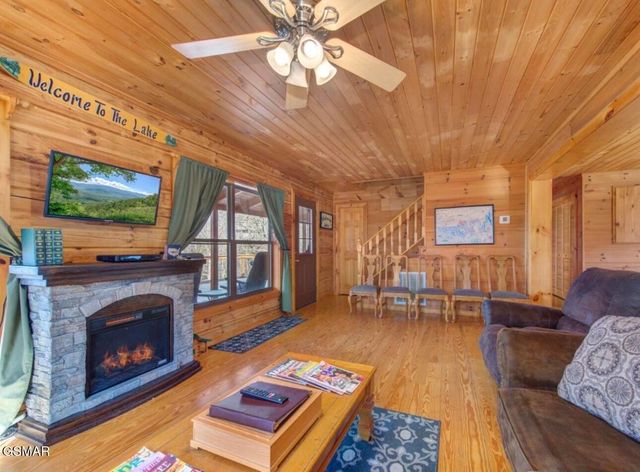 2145 Stillhouse Road, Dandridge, TN 37725