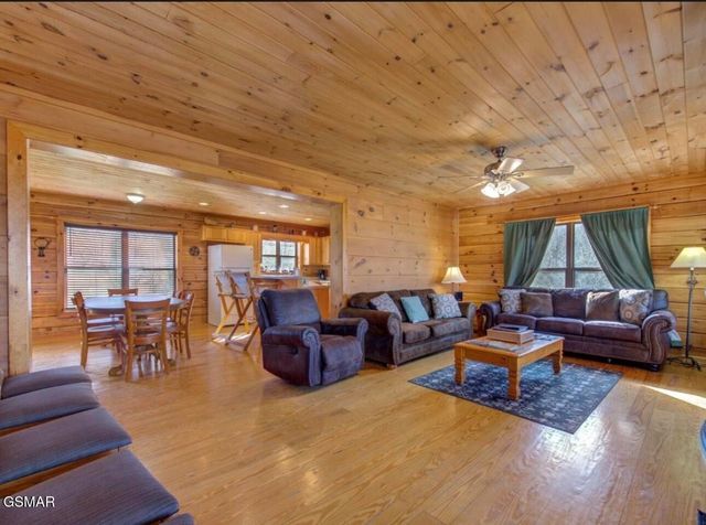 2145 Stillhouse Road, Dandridge, TN 37725