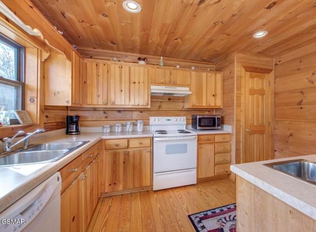 2145 Stillhouse Road, Dandridge, TN 37725