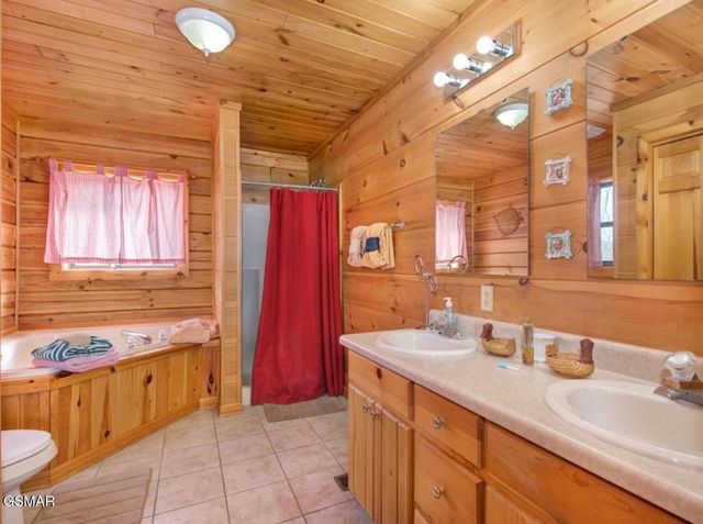 2145 Stillhouse Road, Dandridge, TN 37725